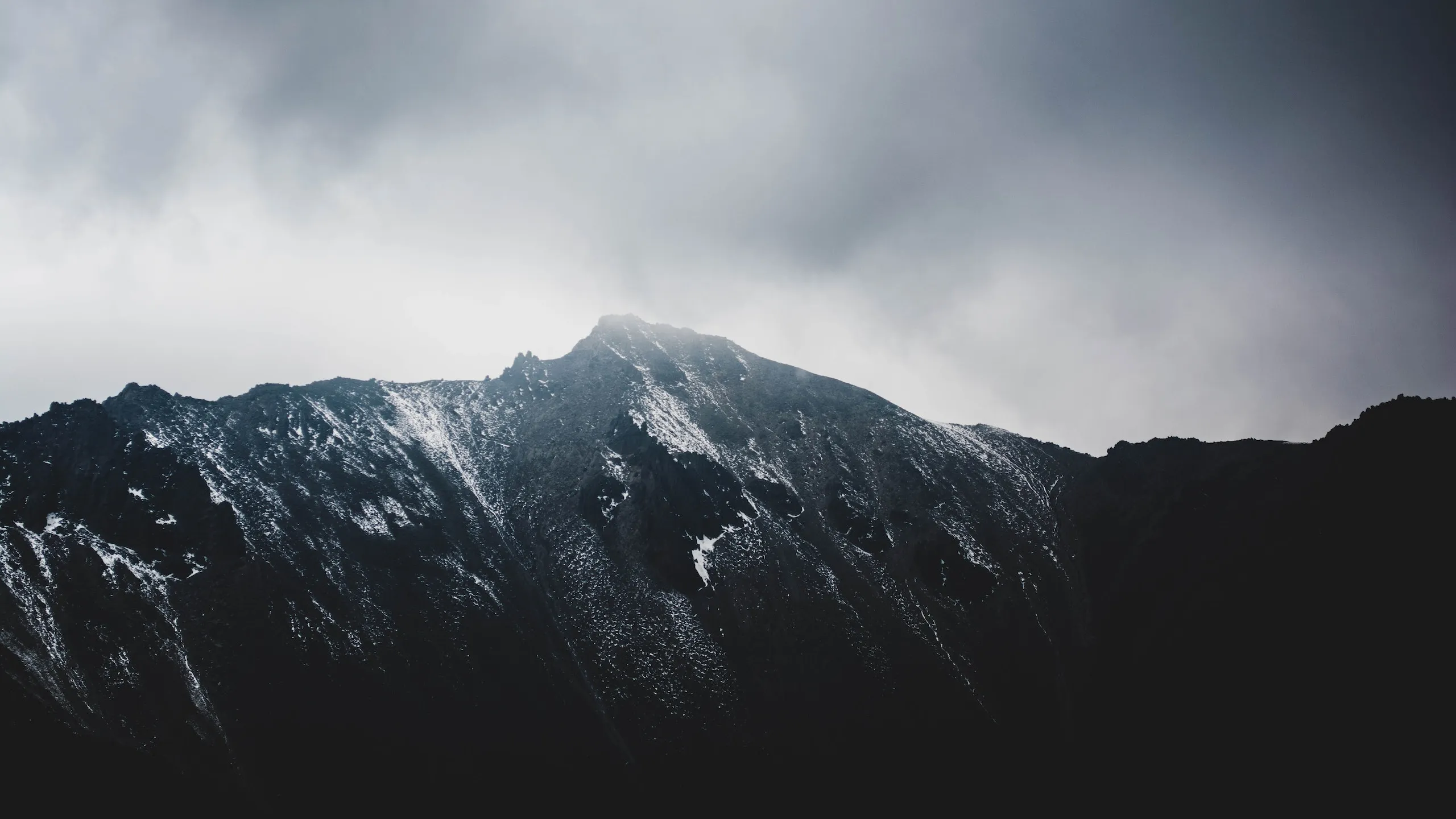 Main theme for the documentary Une goutte d'eau sur un volcan, produced by Vertiges Prod